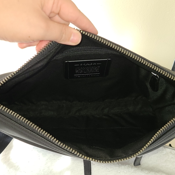 COACH | EDGE MESSENGER W/ VARSITY STRIPE AND PATCH - Picture 4 of 6